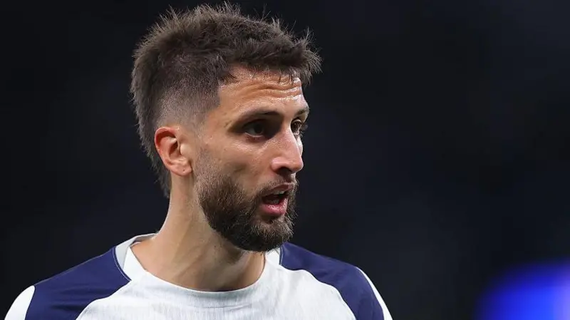 Tottenham midfielder Bentancur signs new contract